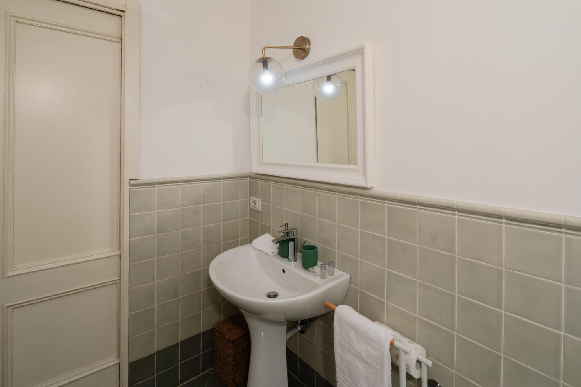 2 Bedrooms Flat Near The Colosseum Roma